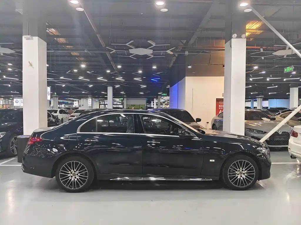 Mercedes-Benz C-Class 2025 — фото 18
