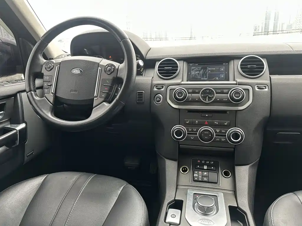 Land Rover Discovery 2017 — фото 12