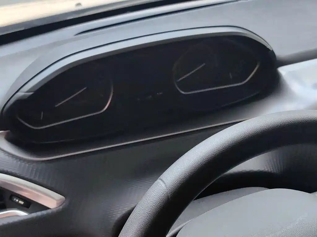Peugeot 2008 2015 — фото 12