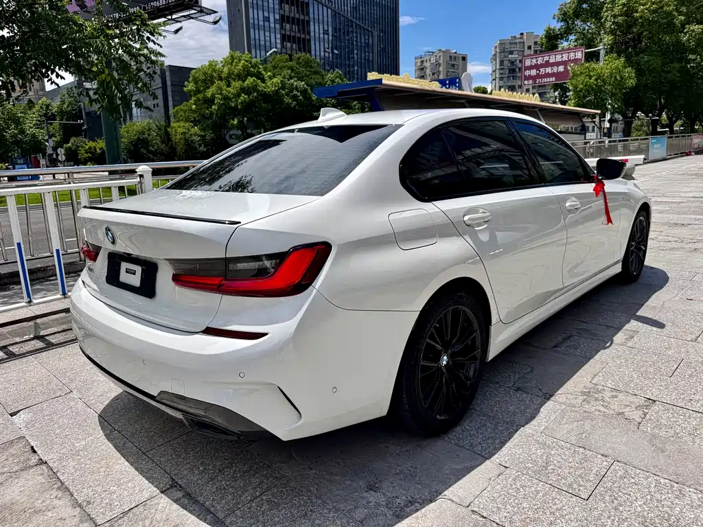 BMW 3 Series 2019 — фото 12