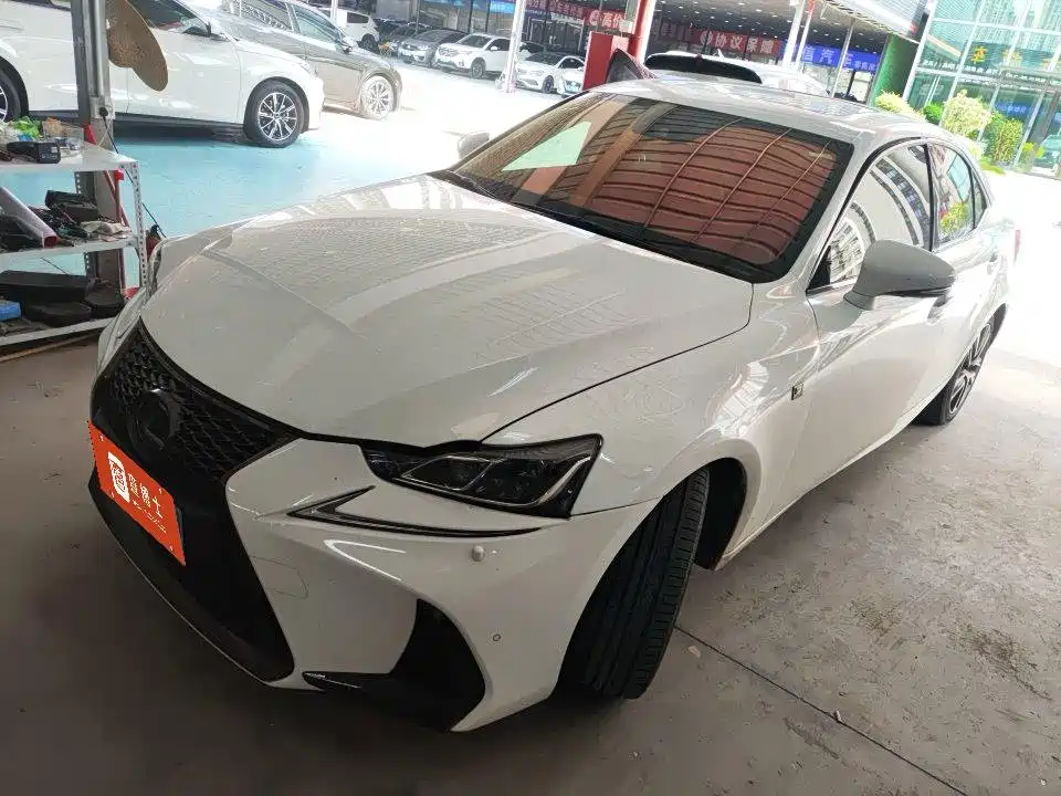Lexus IS 2018