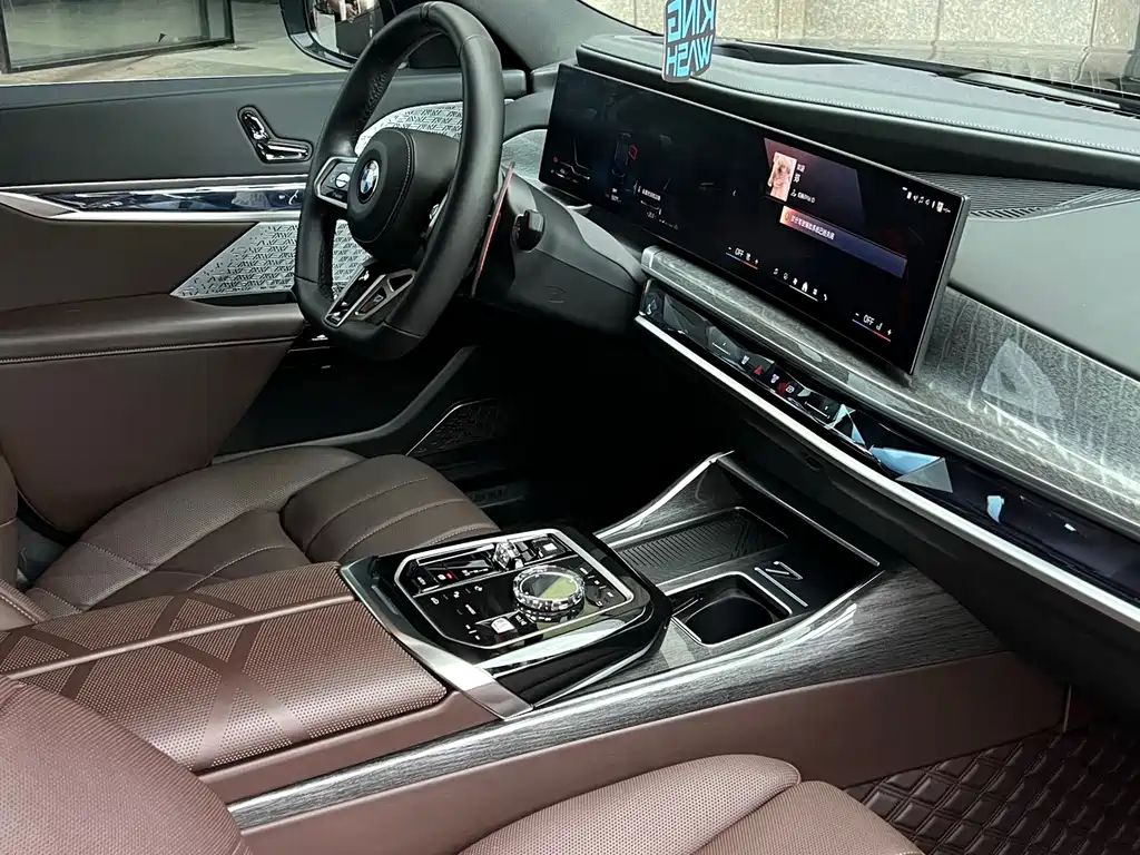 BMW 7 Series 2024 — фото 10