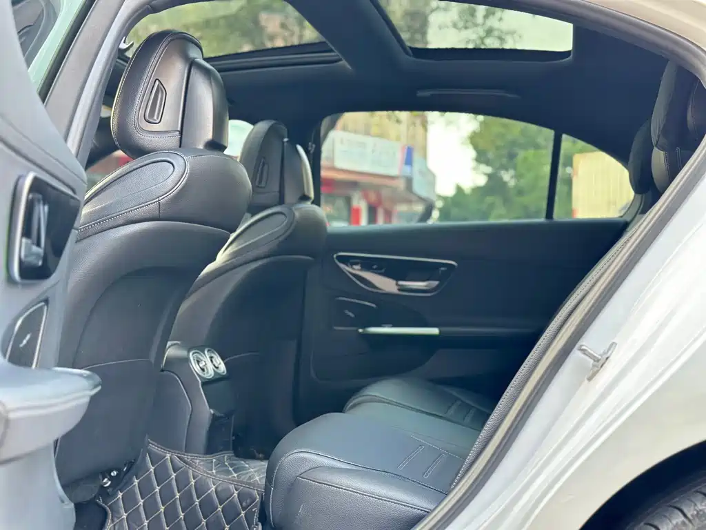 Mercedes-Benz C-Class 2023 — фото 10