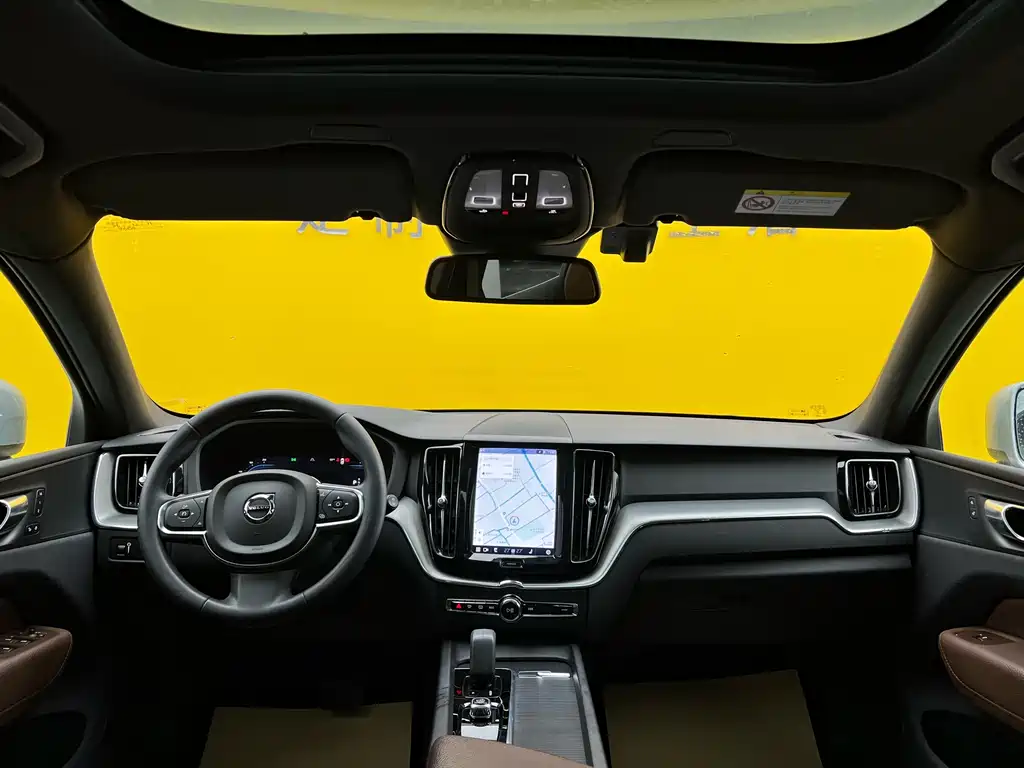 Volvo XC60 2022 — фото 15