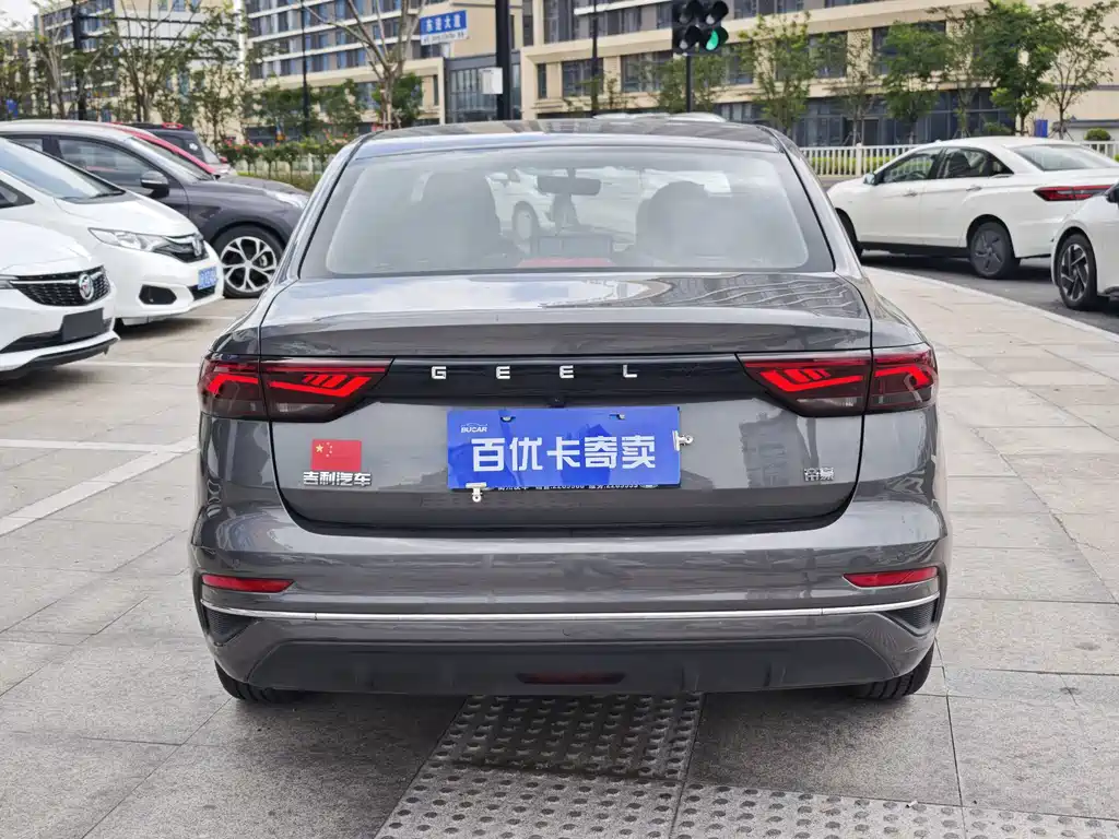 Geely Emgrand 2024