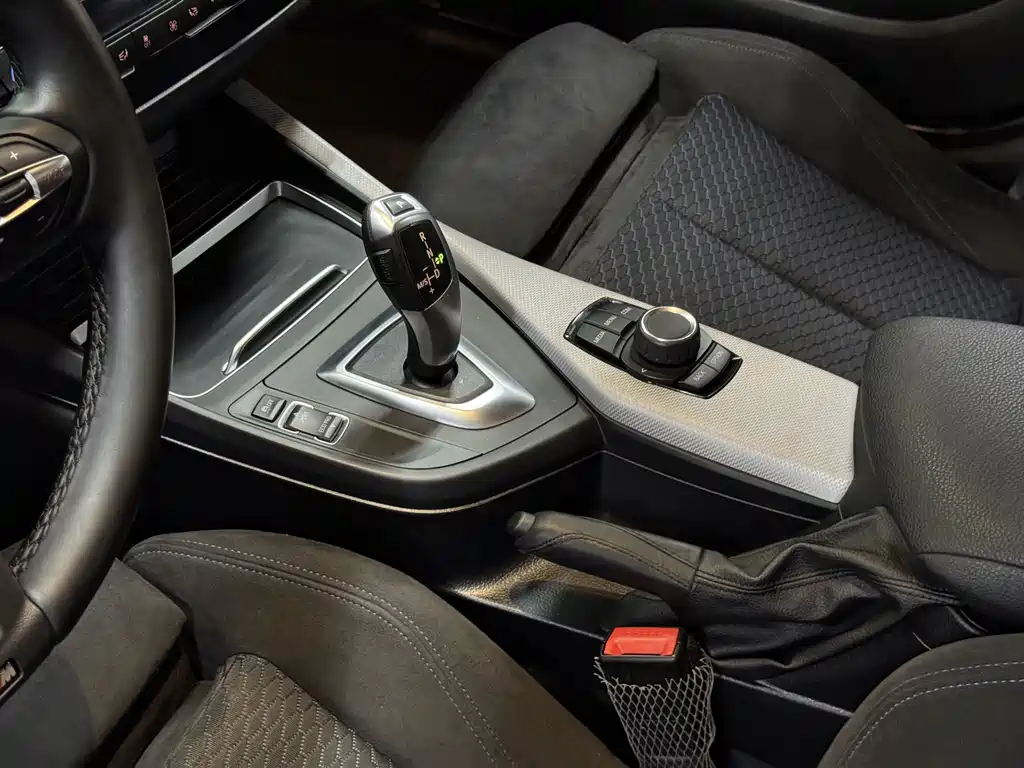 BMW 1 Series 2018 — фото 10