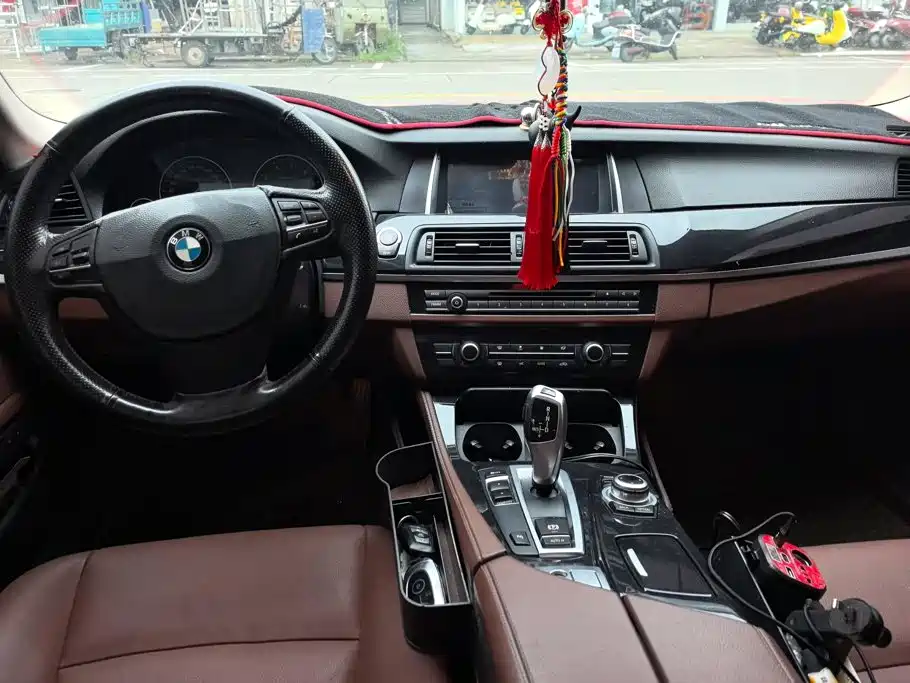 BMW 5 Series 2015 — фото 12
