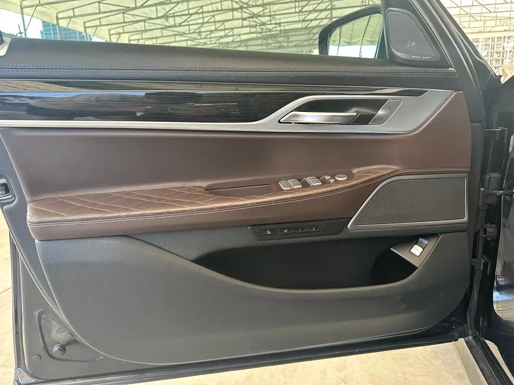BMW 7 Series 2020 — фото 16