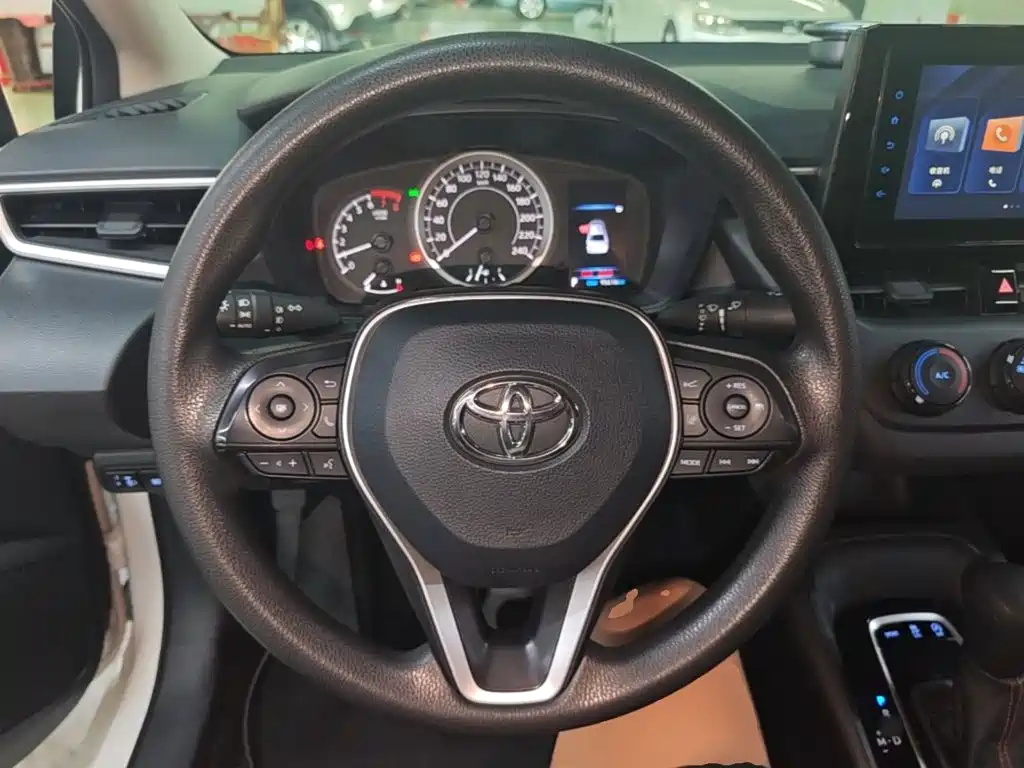 Toyota Corolla 2023 — фото 11