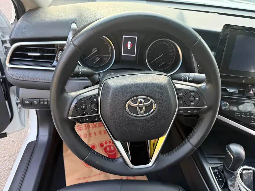 Toyota Camry 2023 — фото 15