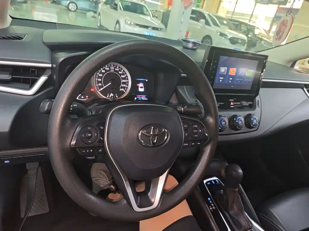 Toyota Corolla 2023 — фото 10