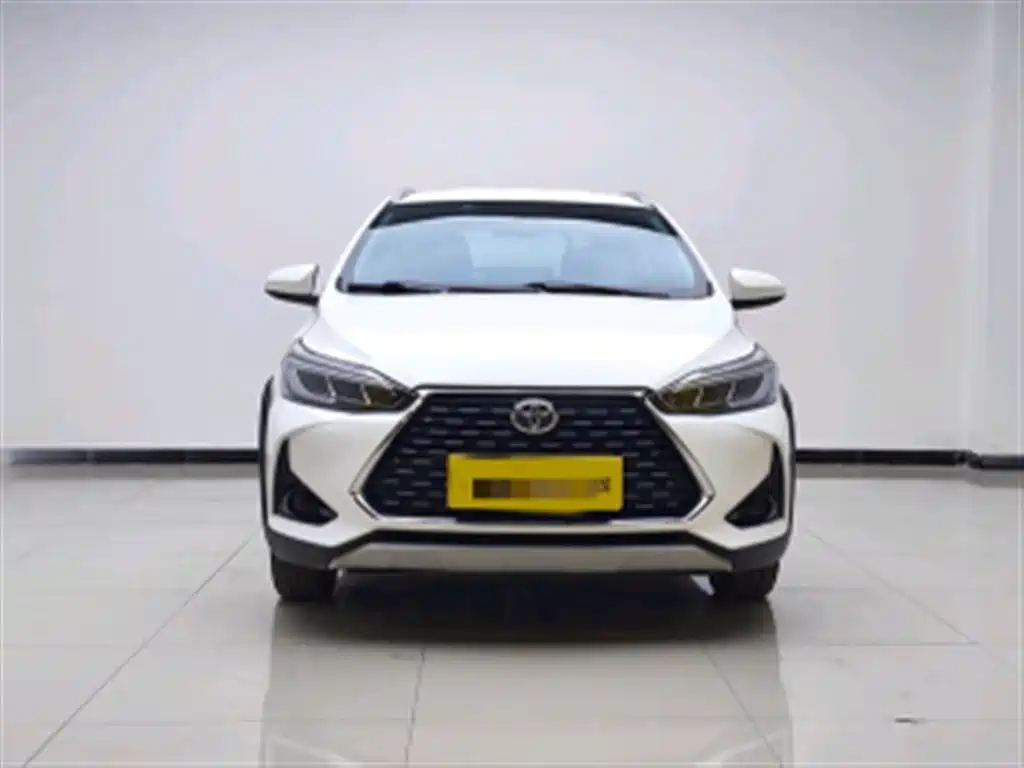Toyota Yaris L 2023 — фото 2