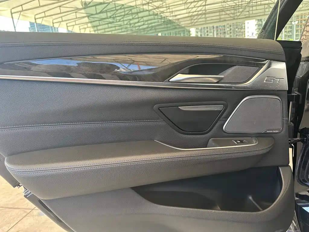 BMW 6 Series GT 2018 — фото 17