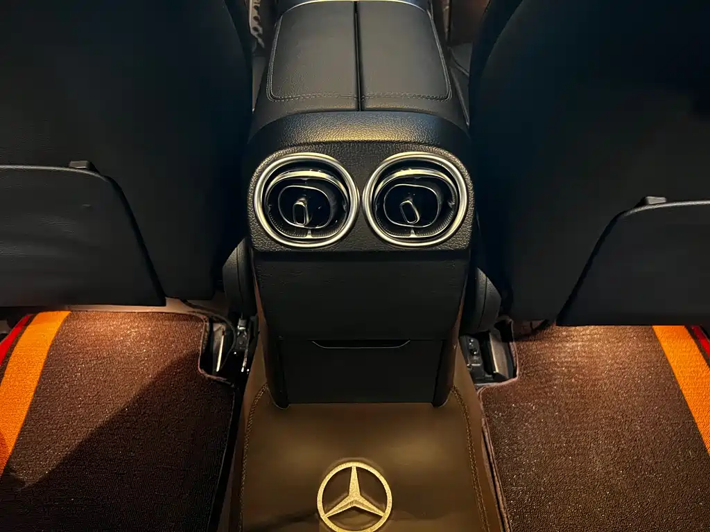 Mercedes-Benz C-Class 2023 — фото 15