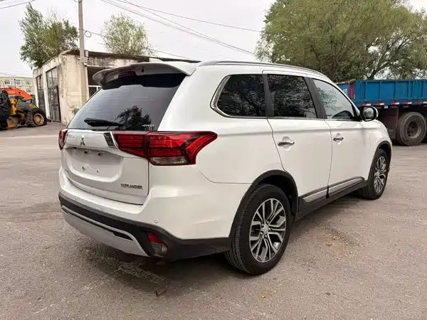 Mitsubishi Outlander 2021
