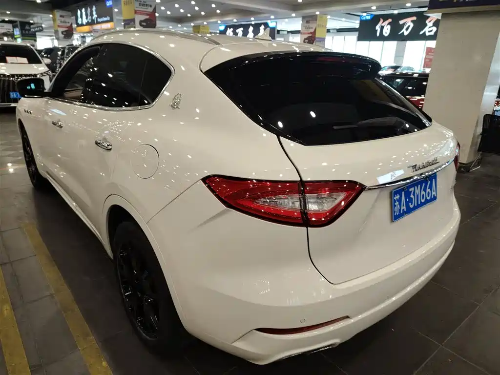 Maserati Levante 2017 — фото 23