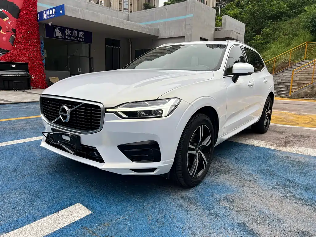 Volvo XC60 2018 — фото 1