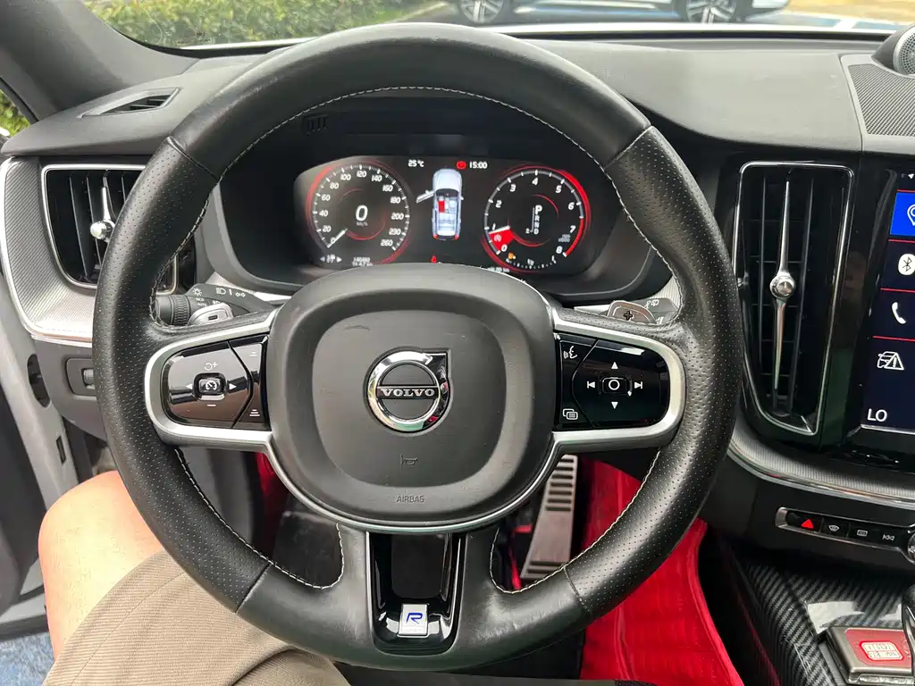 Volvo XC60 2018 — фото 14