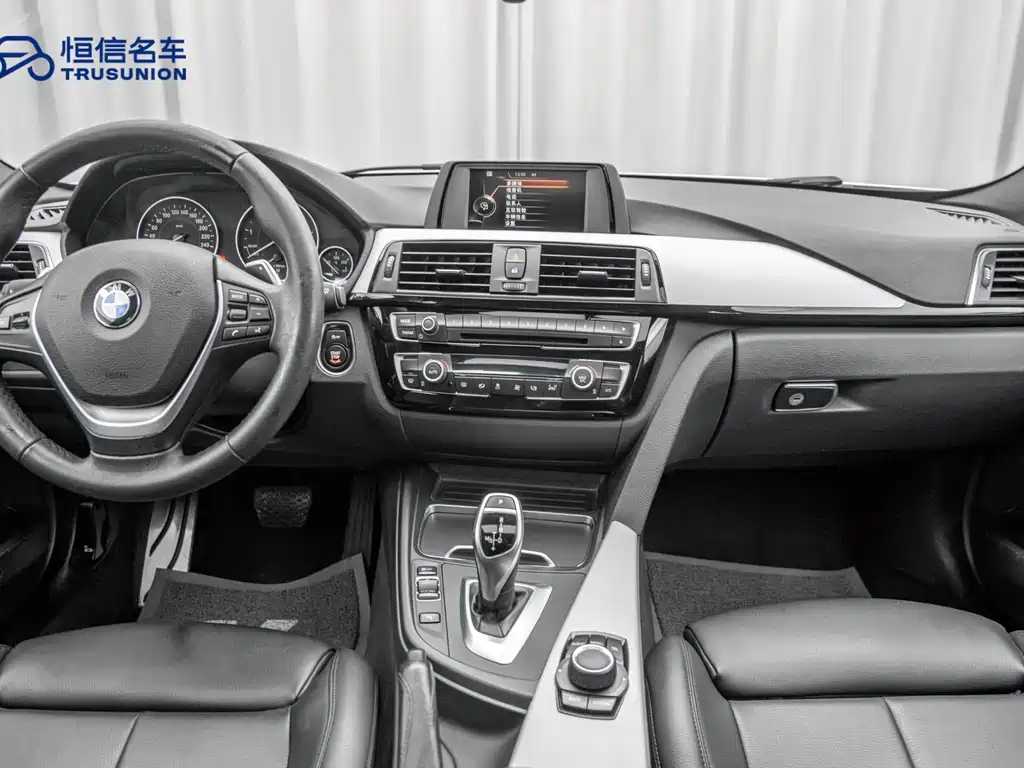 BMW 3 Series 2017 — фото 13