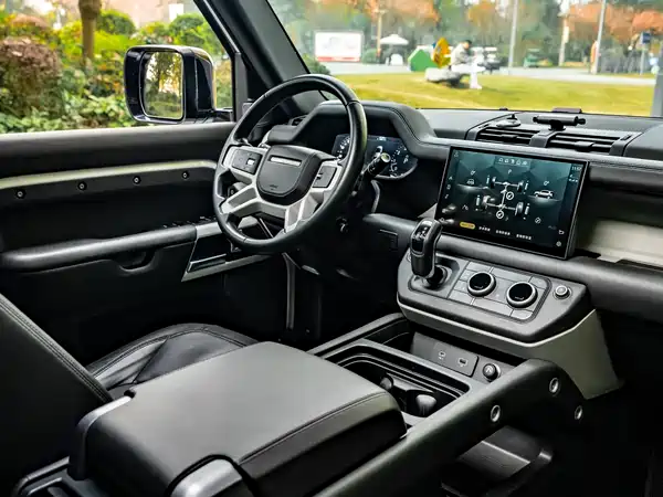 Land Rover Defender 2022