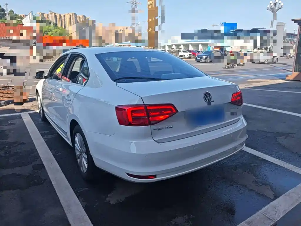 Volkswagen Sagitar 2015
