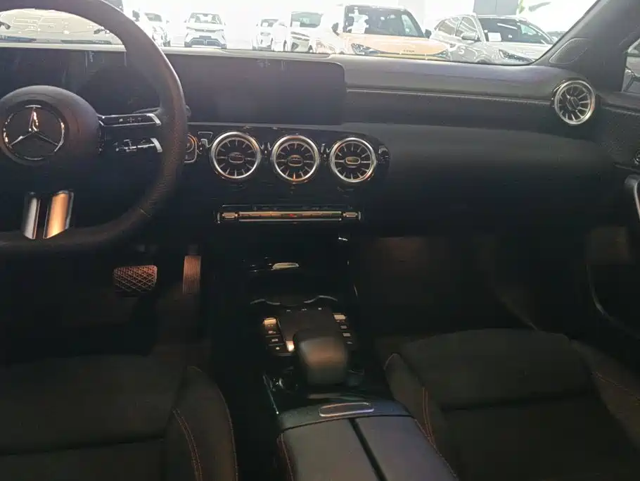 Mercedes-Benz A-Class 2023 — фото 13