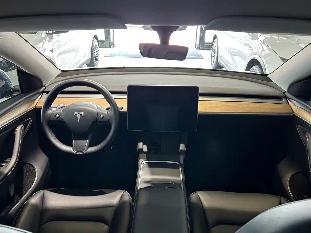 Tesla Model Y 2022 — фото 17
