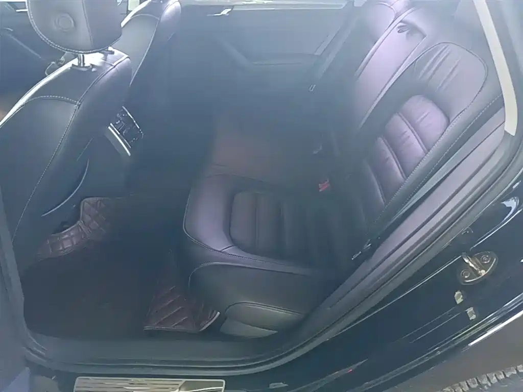 Volkswagen Passat 2018 — фото 17