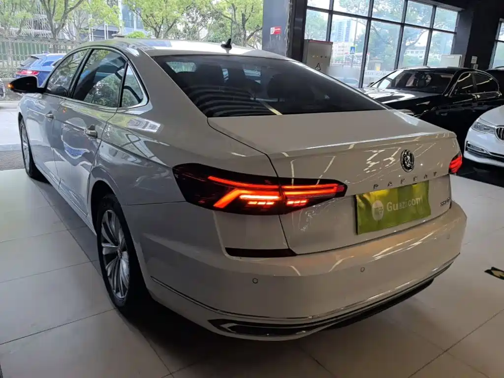 Volkswagen Passat 2019 — фото 23