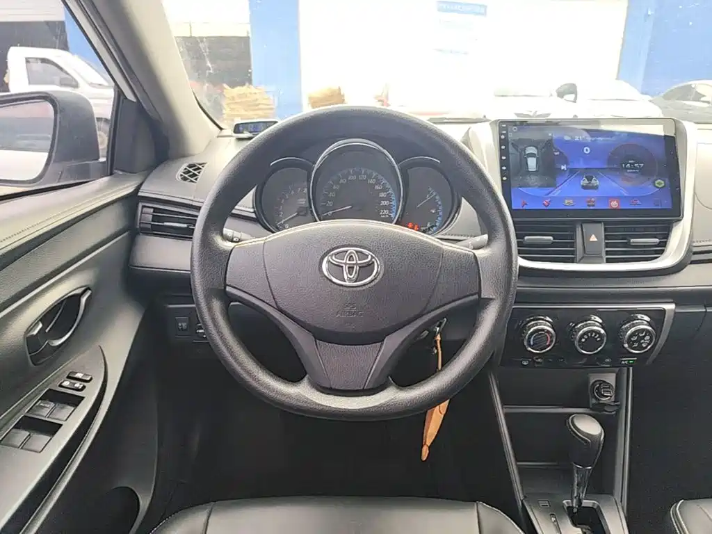 Toyota Yaris L 2019 — фото 11