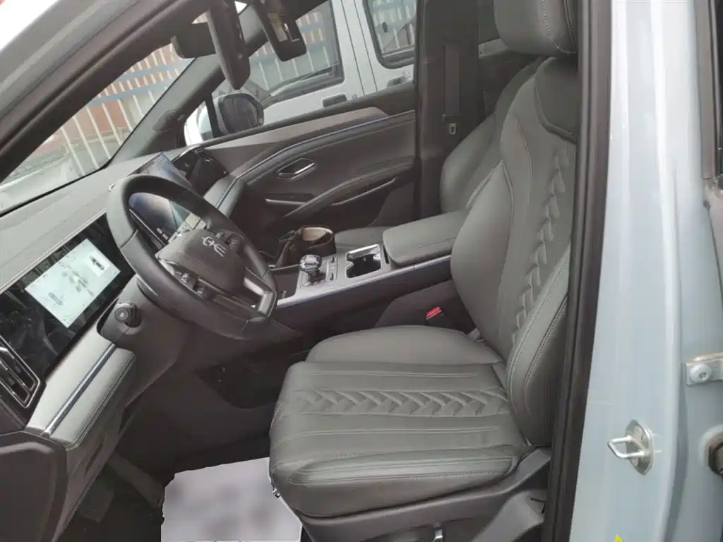 BYD L DM-i 2025 — фото 11