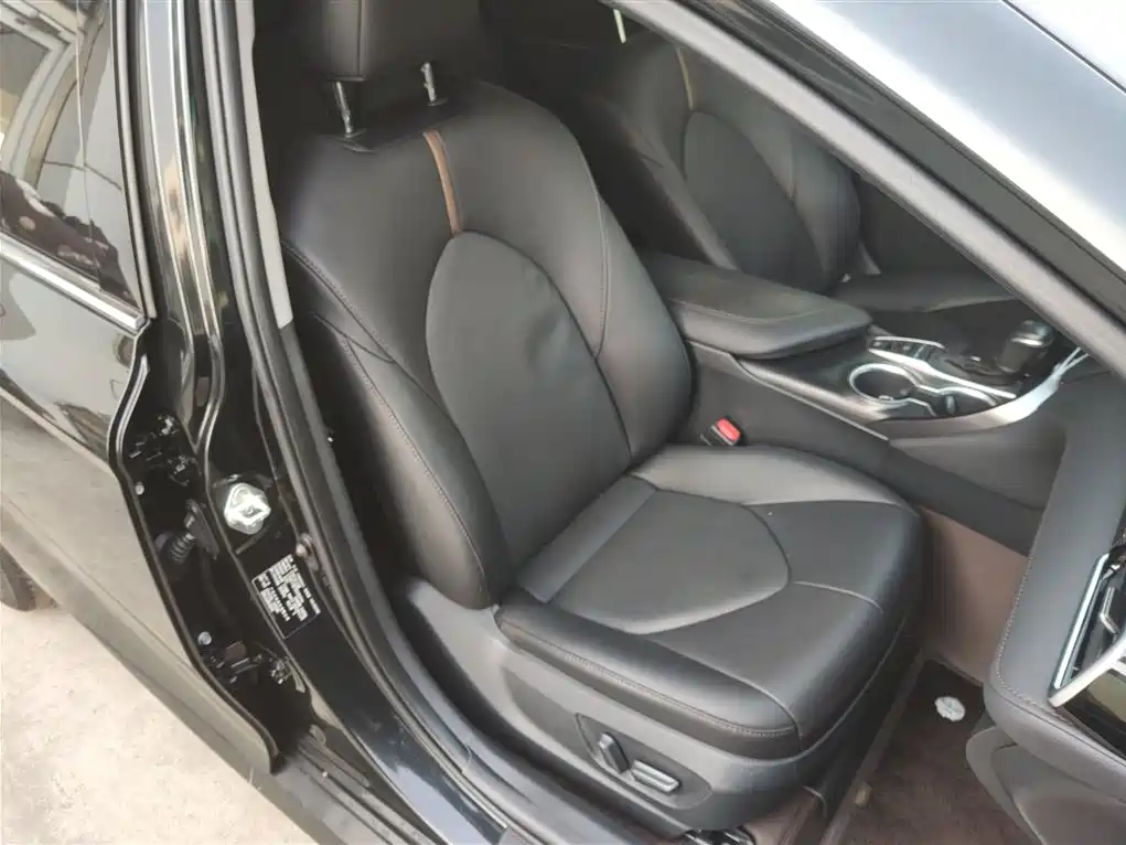 Toyota Camry 2023 — фото 25
