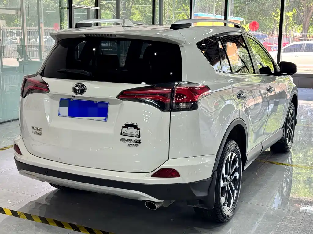 Toyota RAV4 2019 — фото 7