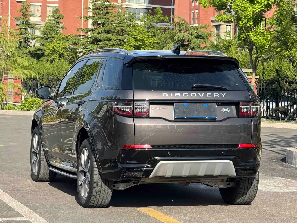 Land Rover Discovery Sport 2023 — фото 28
