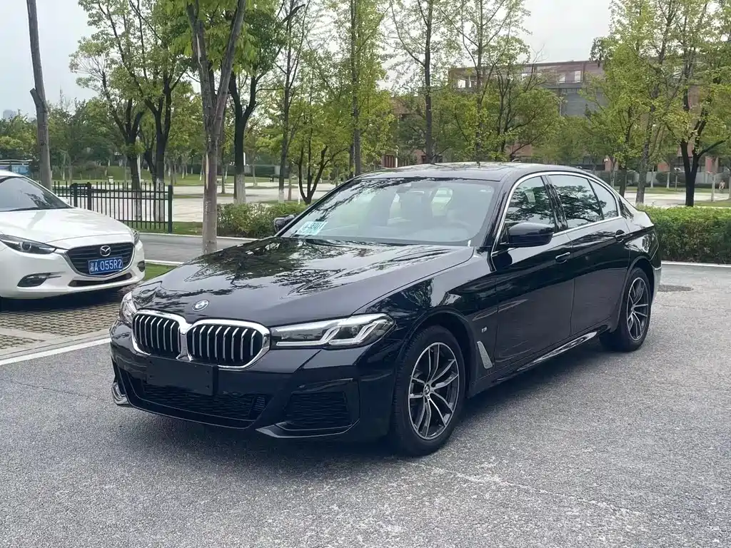 BMW 5 Series 2023 — фото 1
