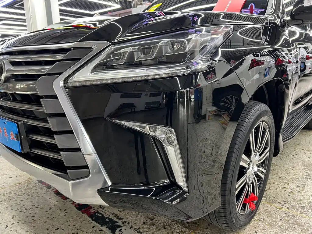 Lexus LX 2017 — фото 11
