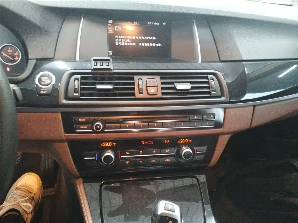 BMW 5 Series 2015 — фото 13