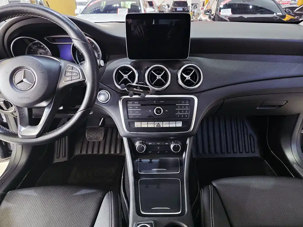 Mercedes-Benz GLA 2017 — фото 11