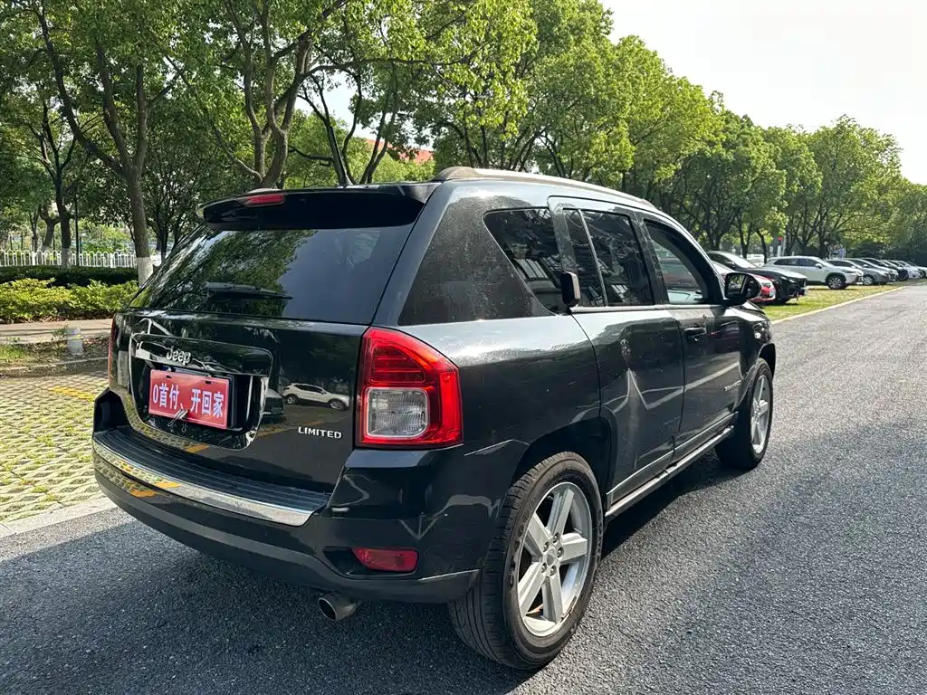 Jeep Compass 2011 — фото 7