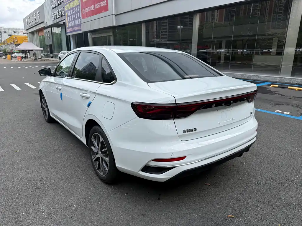 Geely Emgrand 2023 — фото 17