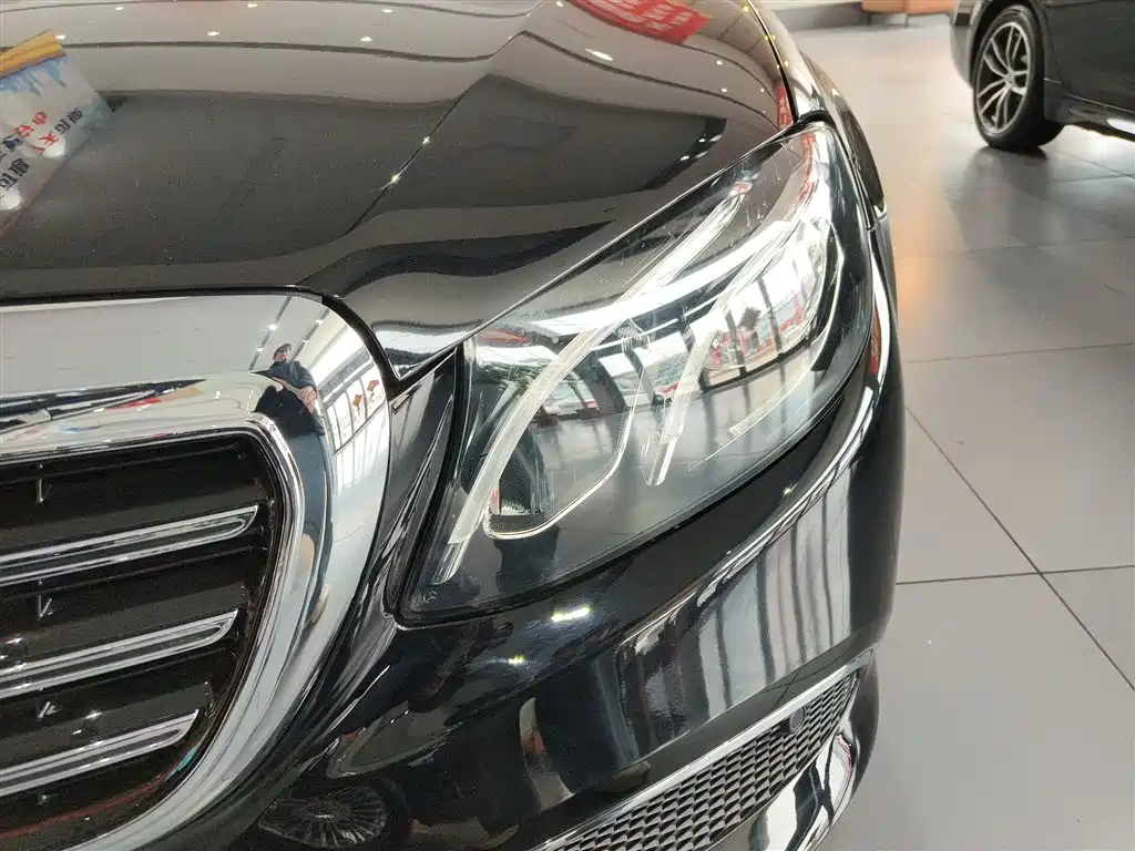 Mercedes-Benz E-Class 2018 — фото 18