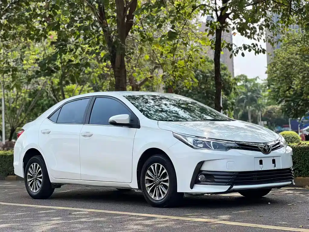 Toyota Corolla 2018 — фото 1