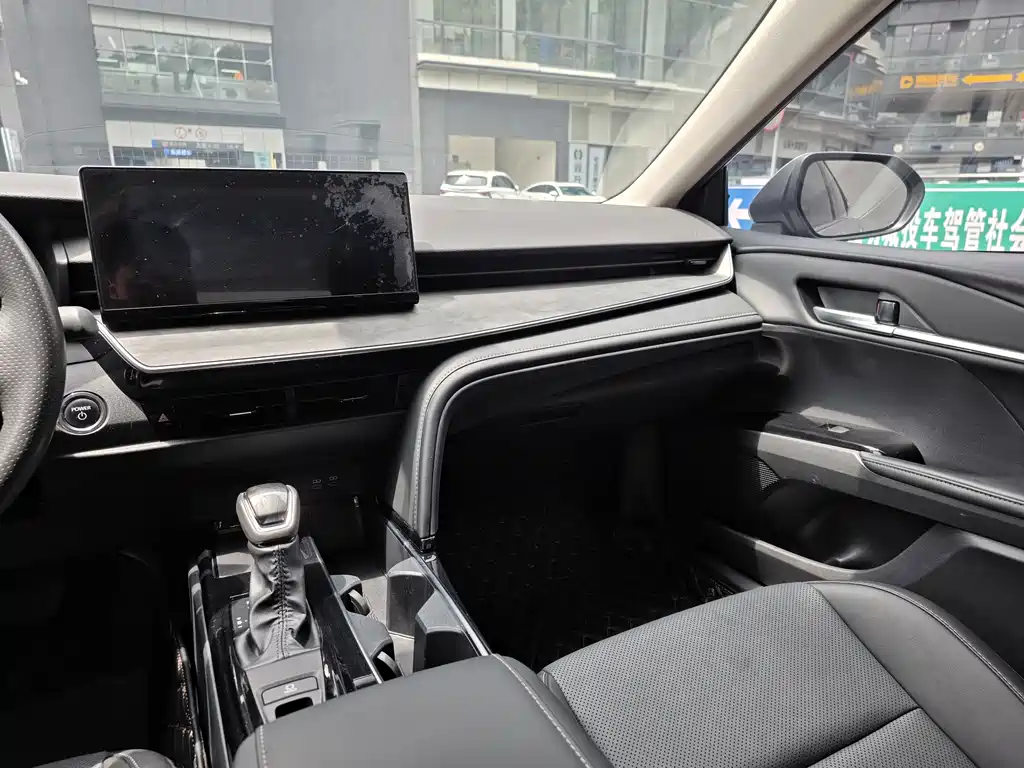 Toyota Camry 2024 — фото 11