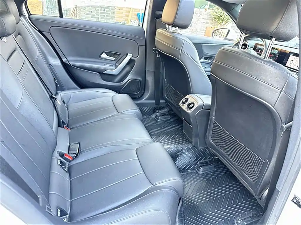 Mercedes-Benz A-Class 2020 — фото 11