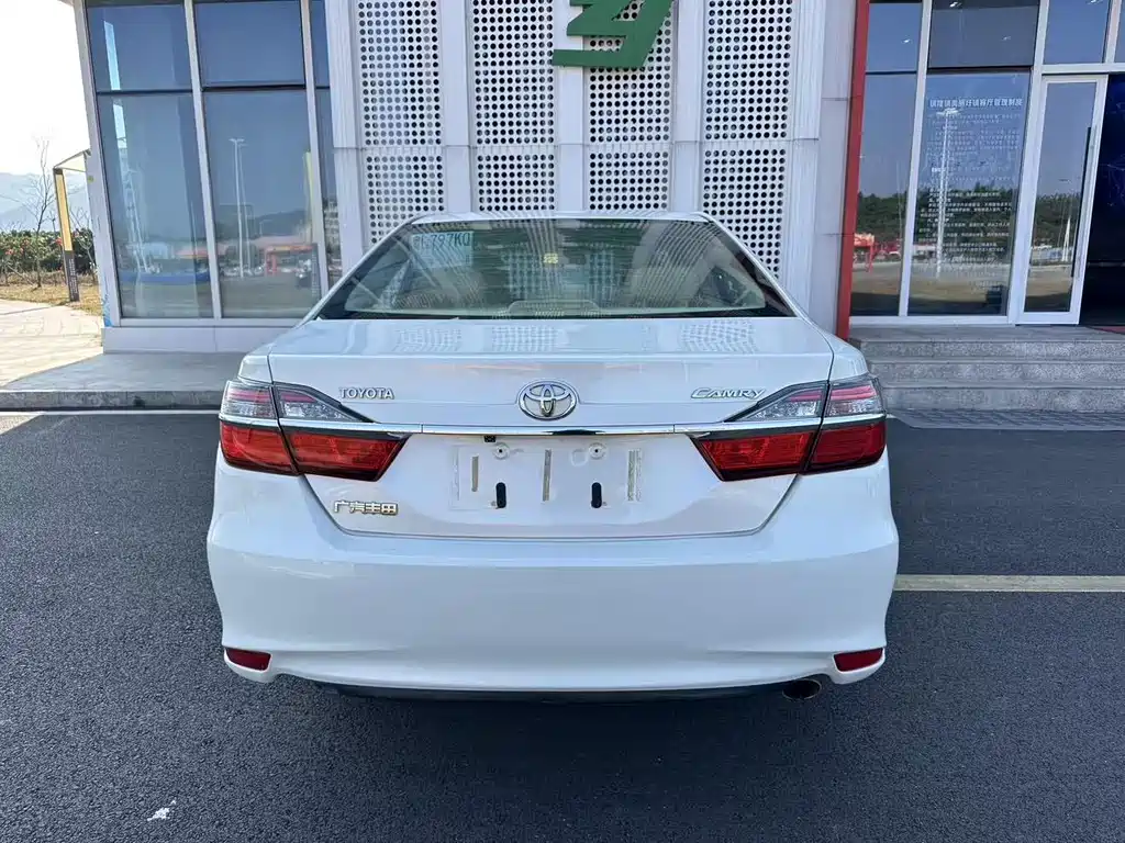 Toyota Camry 2016 — фото 5