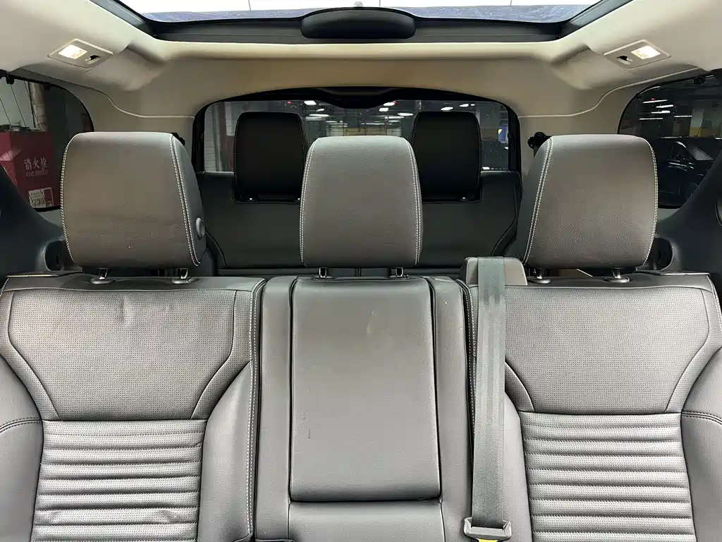Land Rover Discovery 2024 — фото 11