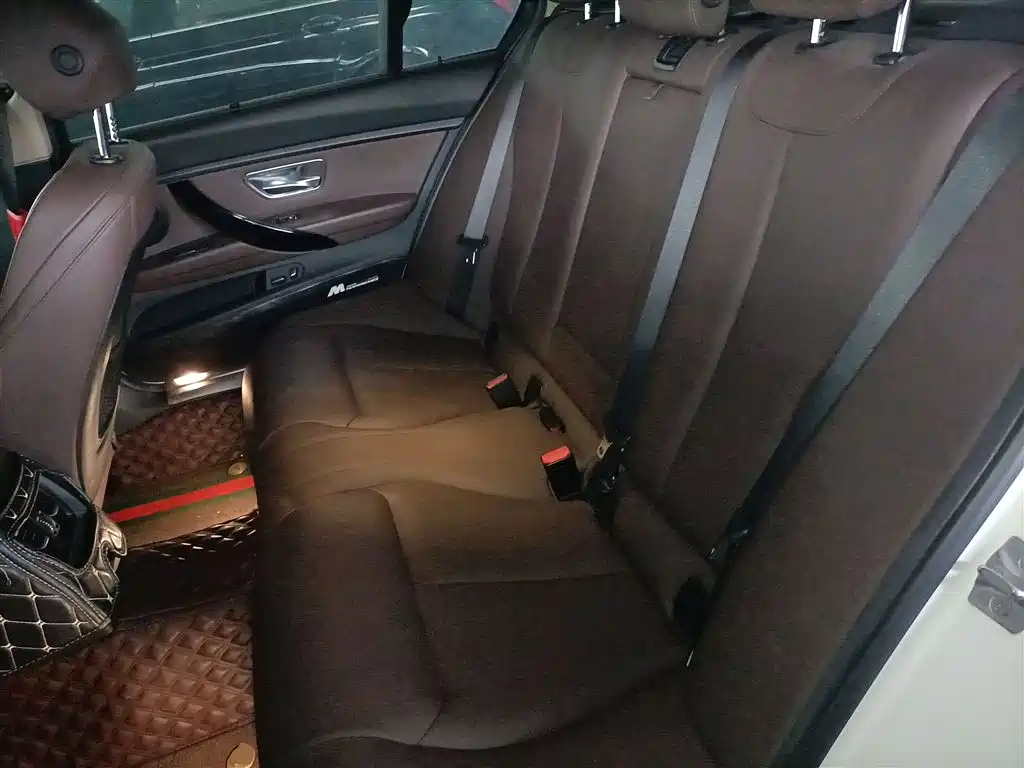 BMW 3 Series 2019 — фото 17