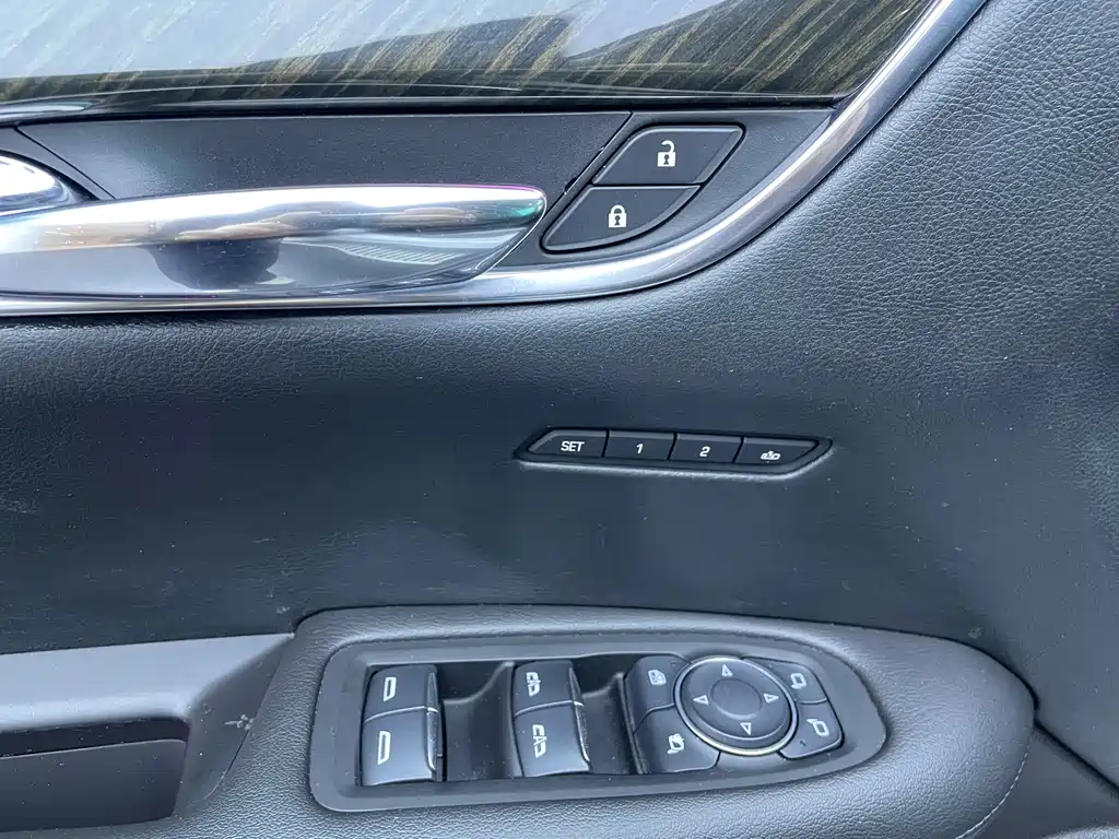 Cadillac XT5 2018 — фото 15