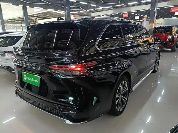 Toyota Granvia 2023