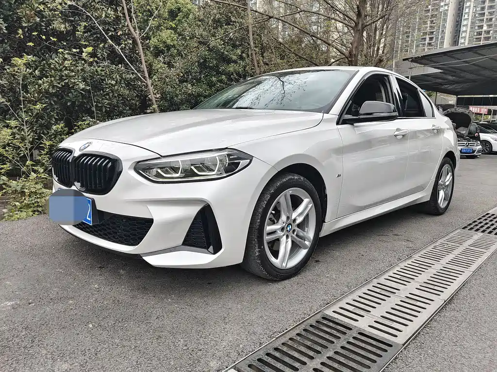 BMW 1 Series 2022 — фото 1
